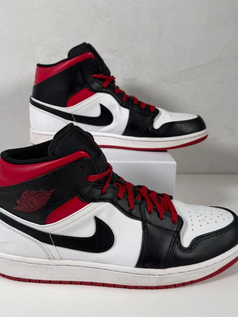 Nike Air Jordan Mid 1 Sneakers Men Size 13 Gym Bred Toe DQ8426-106 Lace Up EUC - Picture 3 of 11